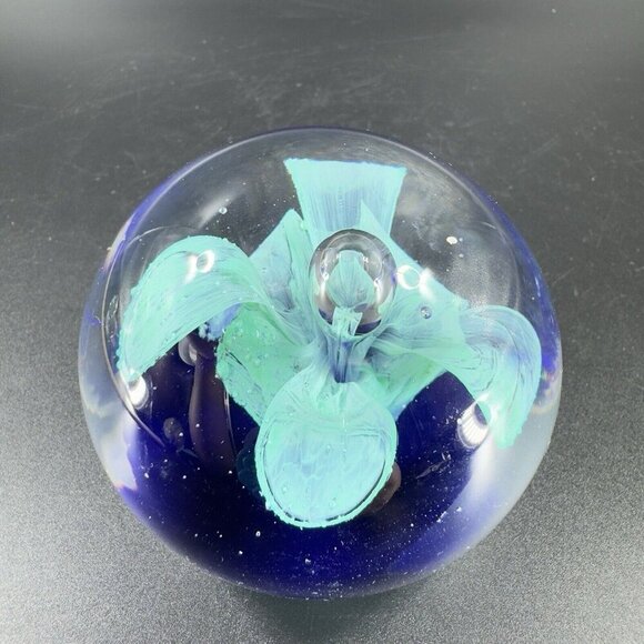 Vintage Round Paperweight Art Glass Blue Flower Figurine With Air Bubble Glass - Picture 14 of 16